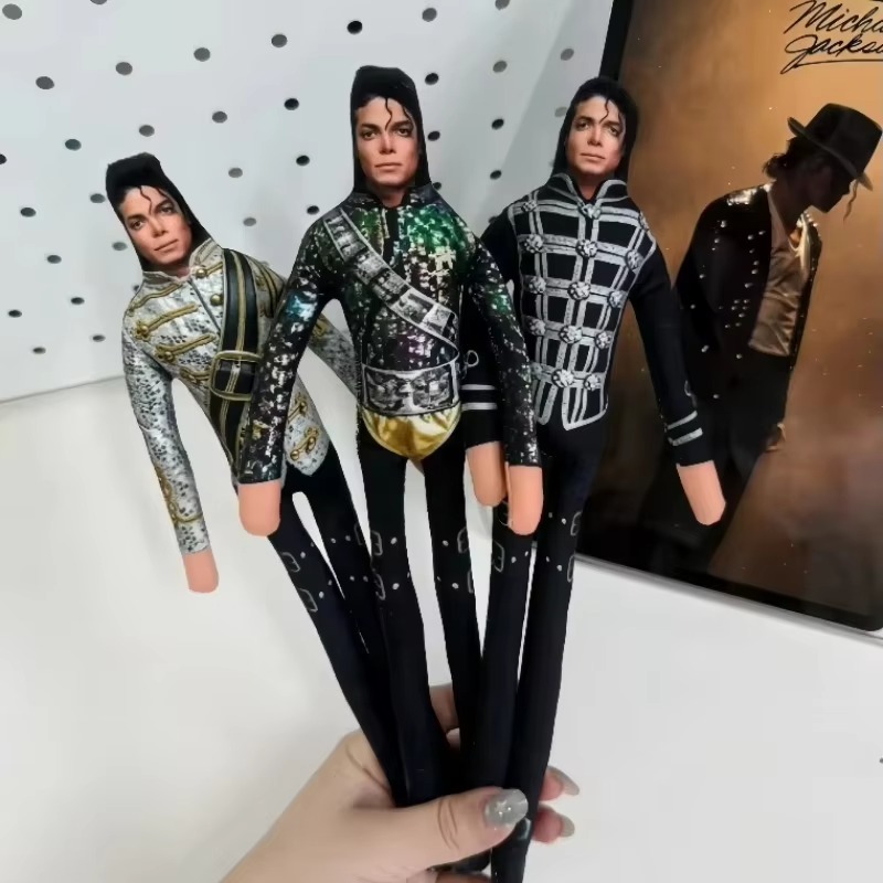 Boneca de Pelúcia de Novo Esti - Dolls avaliação e preço